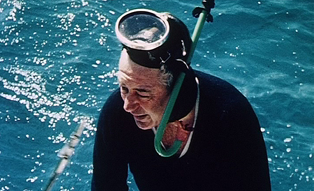Australský premiér utonul v oceánu. Pojmenovali po něm bazén