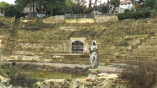 Turisté platili 40 eur za antický amfiteátr. Byl z betonu a sádry