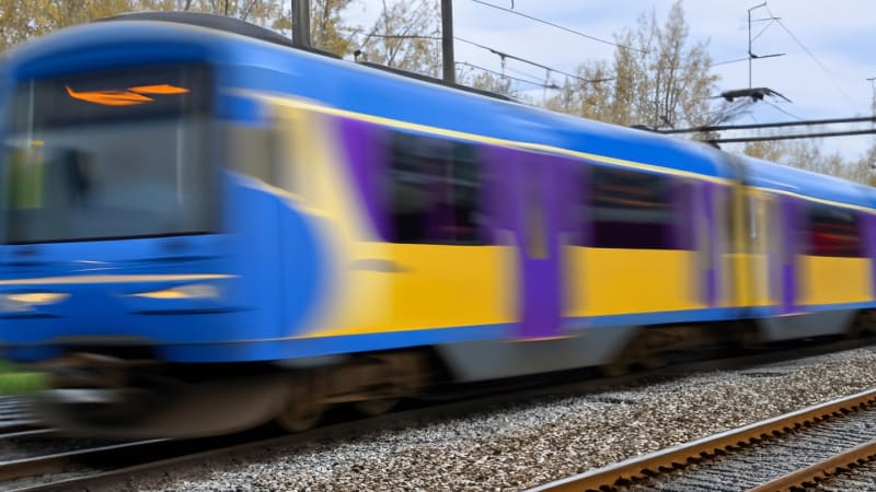 Hrůza na Teplicku: Vlak ženu vláčel desítky metrů, držela se kočárku