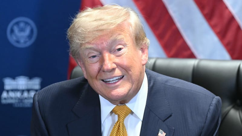 Strach z íránské hrozby? Trump se při odletu z Ankary ukrýval v kontejneru na jídlo
