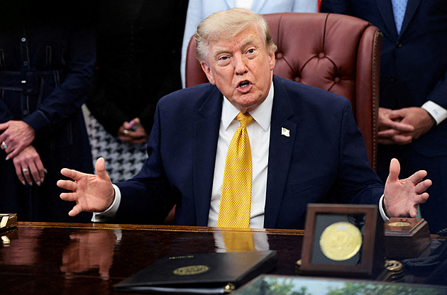 Hormuz bude americkým územím, tvrdě zasáhneme ekonomiku Íránu, prohlásil Trump