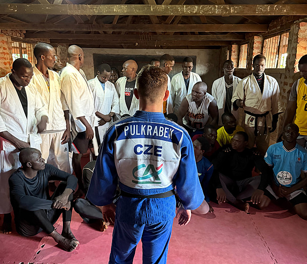 V Ugandě jako misionáři juda. Děti na nás sahaly, říká exreprezentant Pulkrábek
