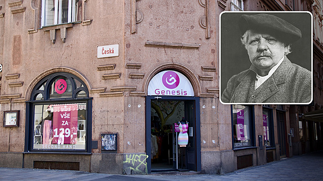 Dnes se v domě často střídají obchody, dříve v něm působil slavný fotoateliér