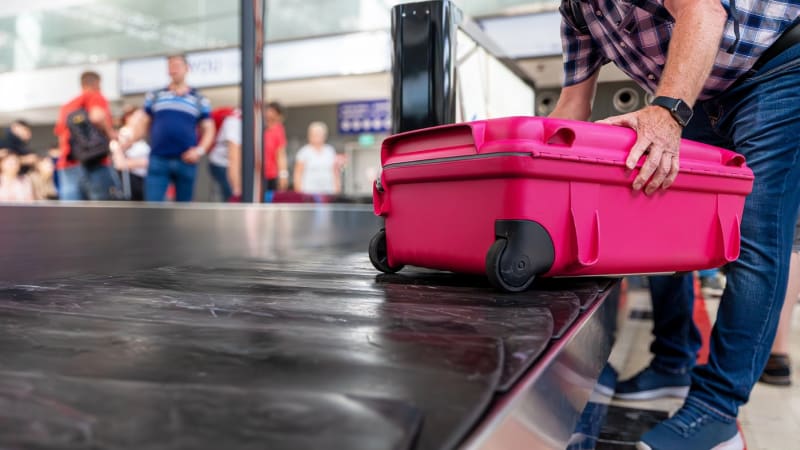 Zatoulané kufry na dovolené PŘEHLEDNĚ: Co je třeba doložit a na jakou kompenzaci máte nárok?